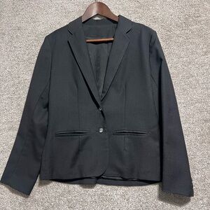 The Fashion Place Woman’s Black 2 Button Blazer career Size 6